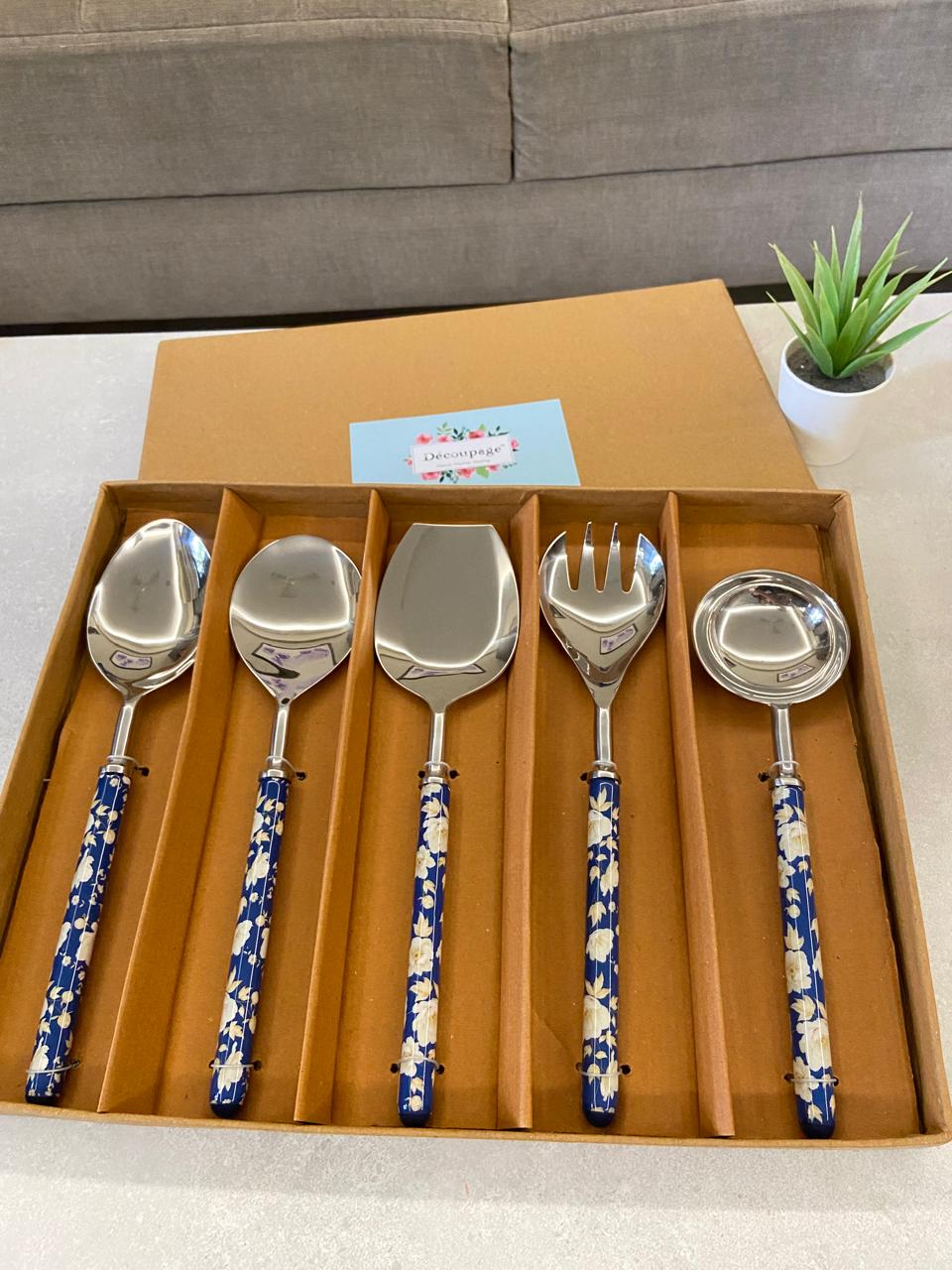 Gardenia Cutlery set of 5